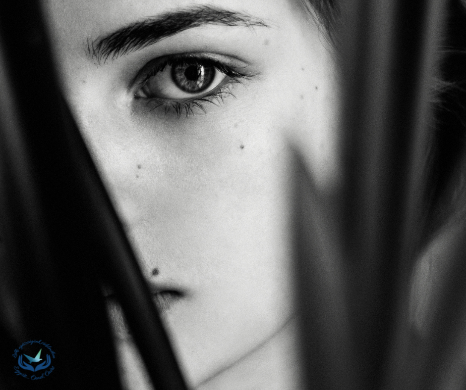 A nárcizmus, a machiavellizmus és a pszichopátia evolúciós gyökerei – A Sötét Triád