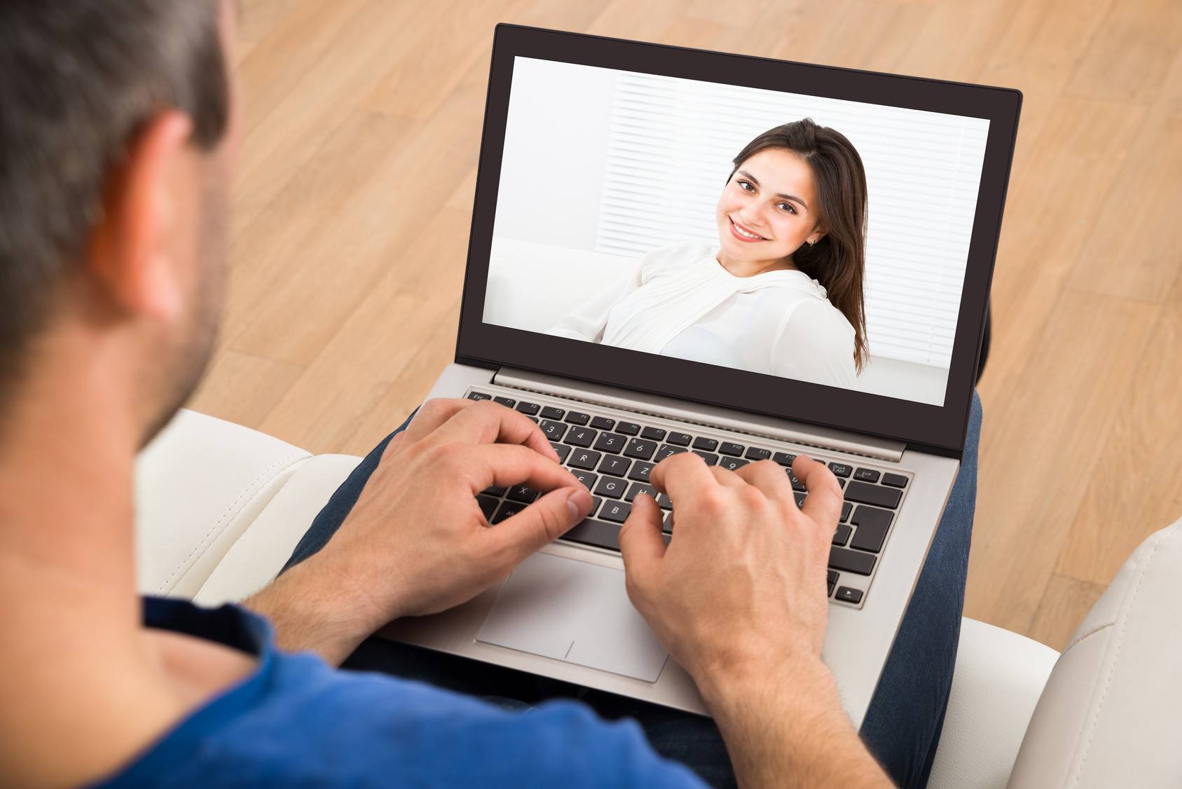 Mi jellemző az online kapcsolatokra?